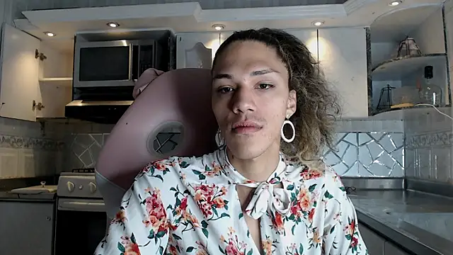 Snapshot of CrisOzzz chatting on 03-05-26, 05:31 CrisOzzz online show from 03-05-26, 05:31