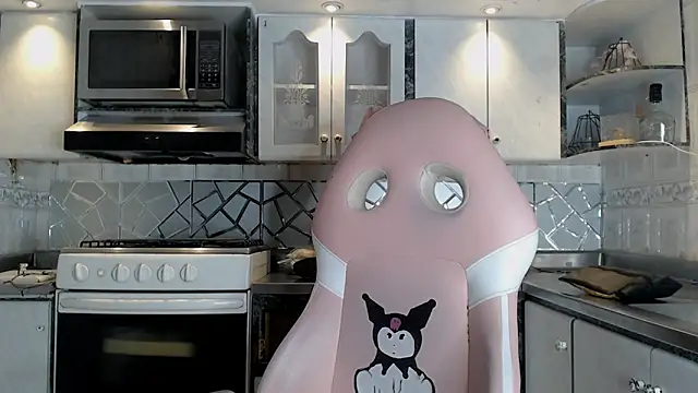 Snapshot of CrisOzzz chatting on 03-07-26, 06:38 CrisOzzz online show from 03-07-26, 06:38