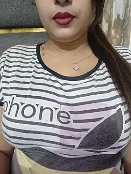 Snapshot of Shanaya-Hotty chatting on 06-23-26, 08:18 Shanaya-Hotty online show from 06-23-26, 08:18