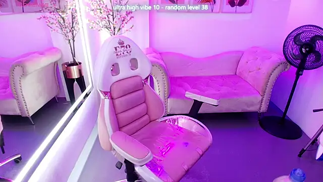 Snapshot of Chloe_meoww chatting on 05-15-26, 12:12 Chloe meoww online show from 05-15-26, 12:12