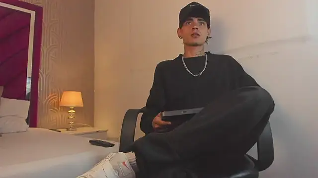 Snapshot of Dominic_Foxx chatting on 02-24-26, 01:20 Dominic Foxx online show from 02-24-26, 01:20