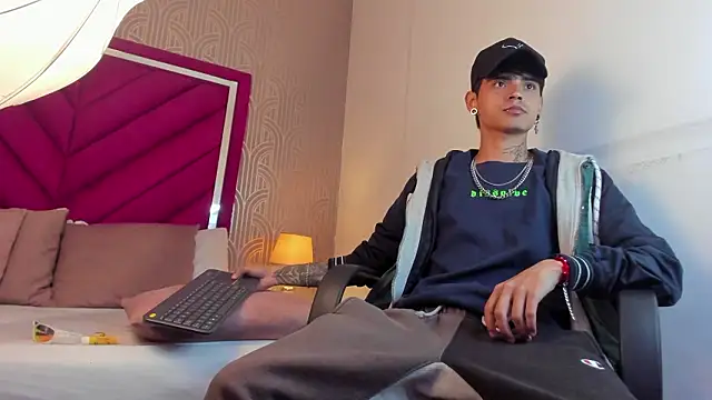 Snapshot of Dominic_Foxx chatting on 02-26-26, 12:37 Dominic Foxx online show from 02-26-26, 12:37