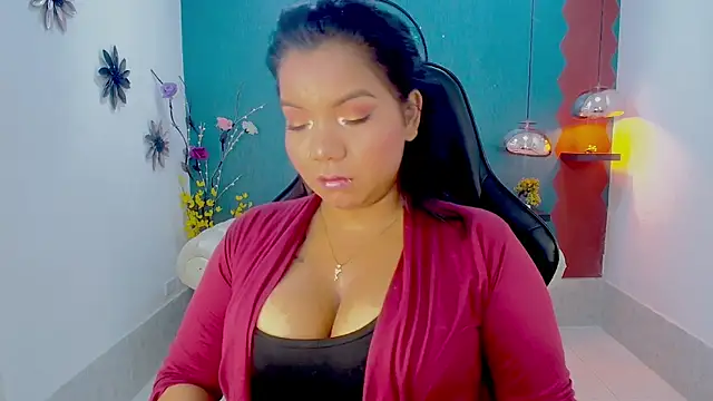 Elizabeth Suan  online show from 05-10-26, 12:21