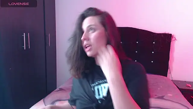 Snapshot of Ana__arms chatting on 02-24-26, 03:21 Ana arms online show from 02-24-26, 03:21