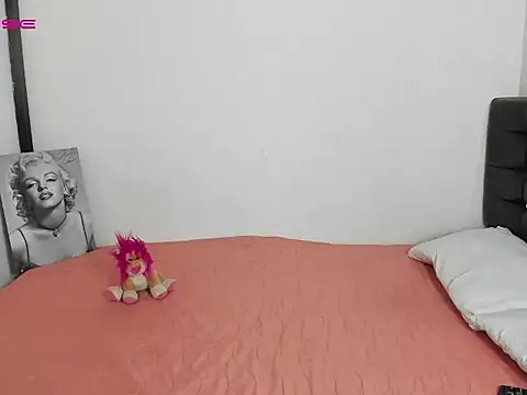 LatinaQueen23 online show from 03-19-26, 01:37