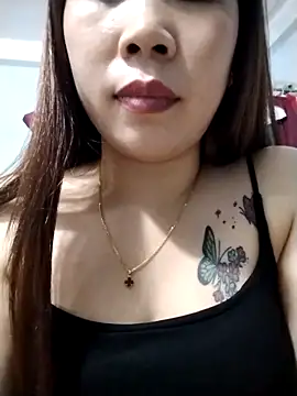 Snapshot of Kiki-vn chatting on 02-25-26, 01:21 Kiki-vn online show from 02-25-26, 01:21