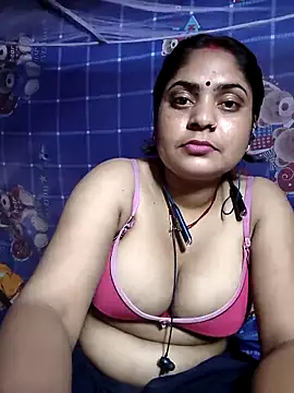 Snapshot of Aanushaka chatting on 04-17-26, 04:32 Aanushaka online show from 04-17-26, 04:32