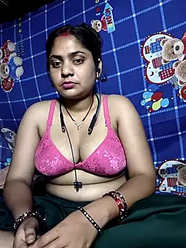 Snapshot of Aanushaka chatting on 04-21-26, 04:01 Aanushaka online show from 04-21-26, 04:01