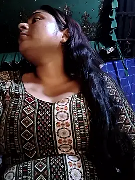 Snapshot of Aanushaka chatting on 04-25-26, 12:08 Aanushaka online show from 04-25-26, 12:08