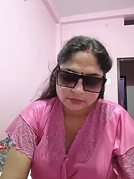 Snapshot of Aanushaka chatting on 05-21-26, 01:18 Aanushaka online show from 05-21-26, 01:18