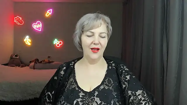 Mary-Leee online show from 04-16-26, 06:03