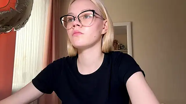 MiaCashe online show from 04-10-26, 01:05