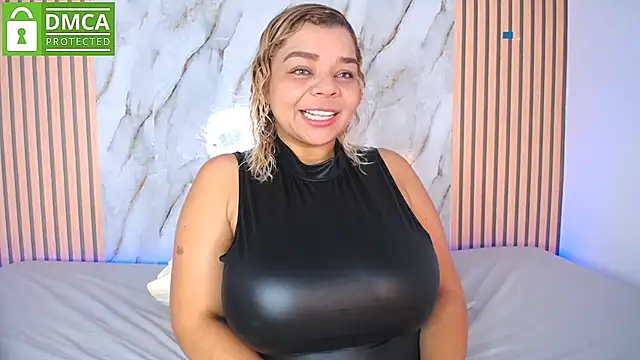 Snapshot of CasieBigtits chatting on 03-21-26, 12:43 CasieBigtits online show from 03-21-26, 12:43