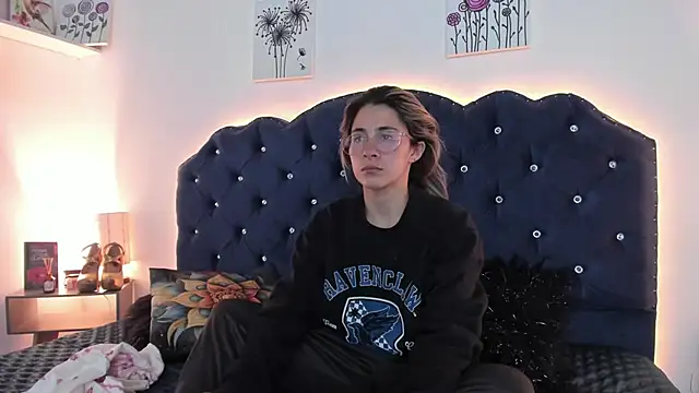 Snapshot of SaraRoadess chatting on 02-27-26, 09:37 SaraRoadess online show from 02-27-26, 09:37