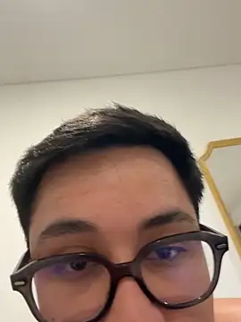 Snapshot of enzo_13 chatting on 02-22-26, 06:13 enzo 13 online show from 02-22-26, 06:13