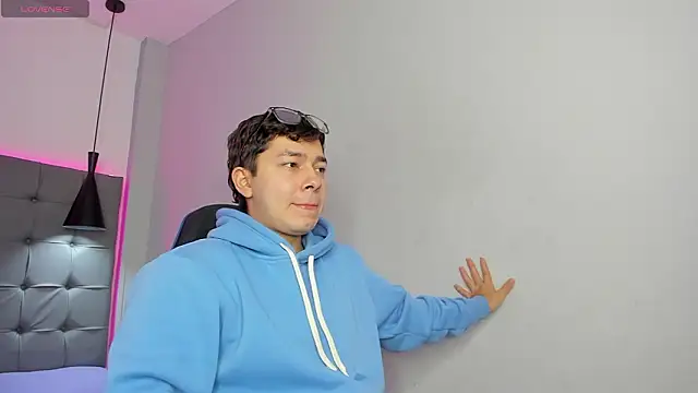 Julian Smith21 online show from 03-12-26, 01:39