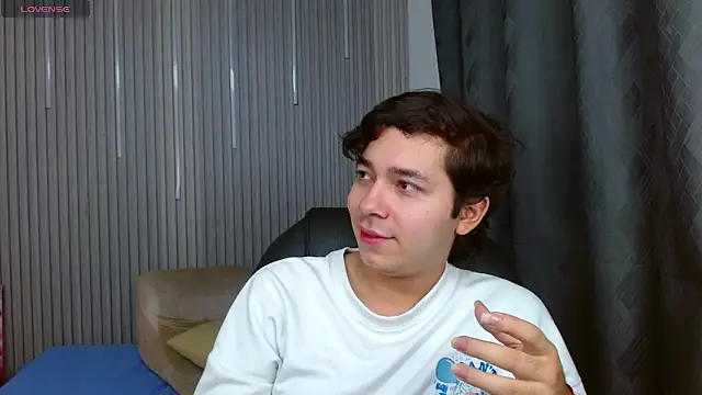 Julian Smith21 online show from 06-15-26, 04:25