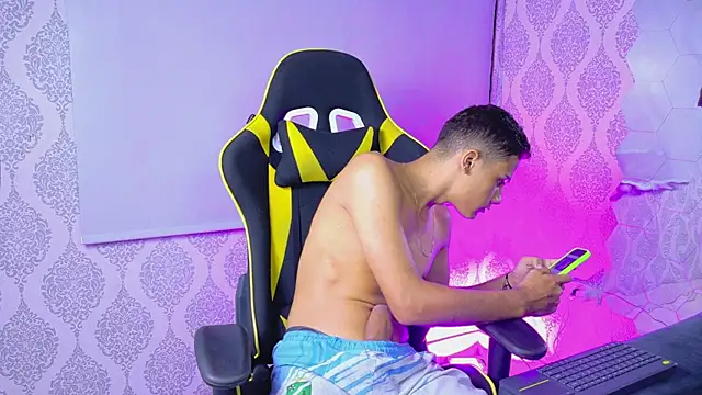 Luxury boys online show from 04-11-26, 10:14