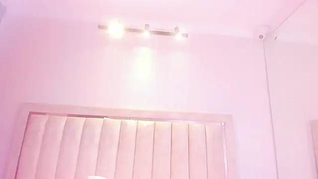 Snapshot of AlaiaMoretti_ chatting on 05-27-26, 01:57 AlaiaMoretti online show from 05-27-26, 01:57