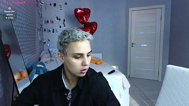 LuxuryLoverss online show from 03-15-26, 10:54