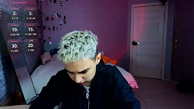 LuxuryLoverss online show from 04-10-26, 11:04