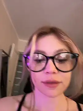 Snapshot of Dipamelly chatting on 05-25-26, 02:23 Dipamelly online show from 05-25-26, 02:23