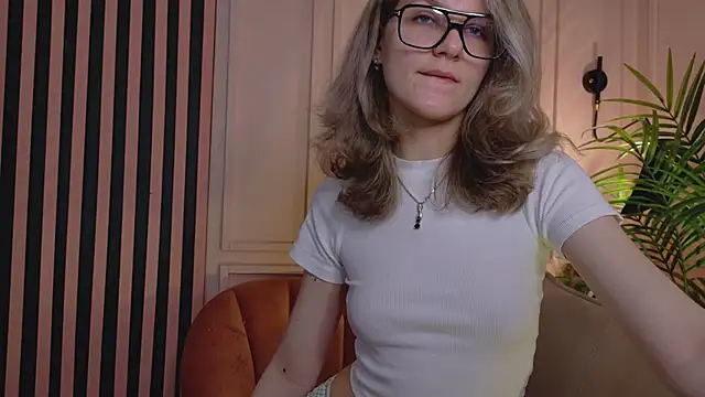 lychee chan online show from 04-17-26, 01:14