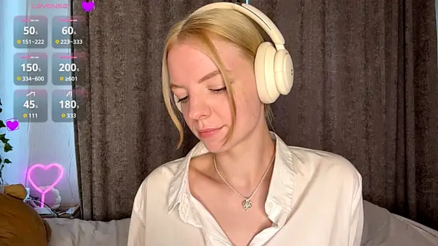 Snapshot of Marry_Sornatiko chatting on 06-18-26, 03:49 Marry Sornatiko online show from 06-18-26, 03:49