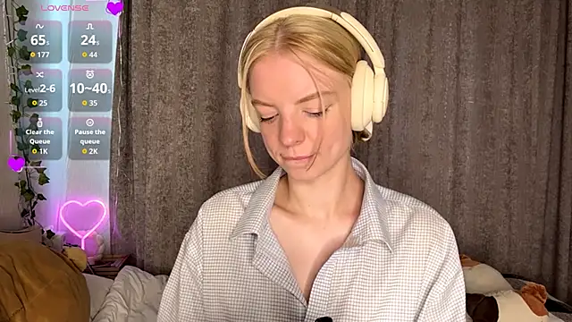 Snapshot of Marry_Sornatiko chatting on 06-19-26, 03:27 Marry Sornatiko online show from 06-19-26, 03:27