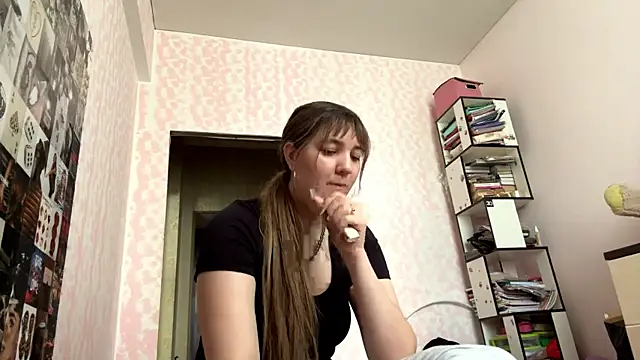 Snapshot of JanineThielman chatting on 06-06-26, 08:41 JanineThielman online show from 06-06-26, 08:41