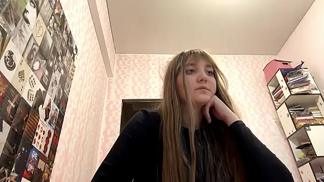 Snapshot of JanineThielman chatting on 06-18-26, 01:26 JanineThielman online show from 06-18-26, 01:26