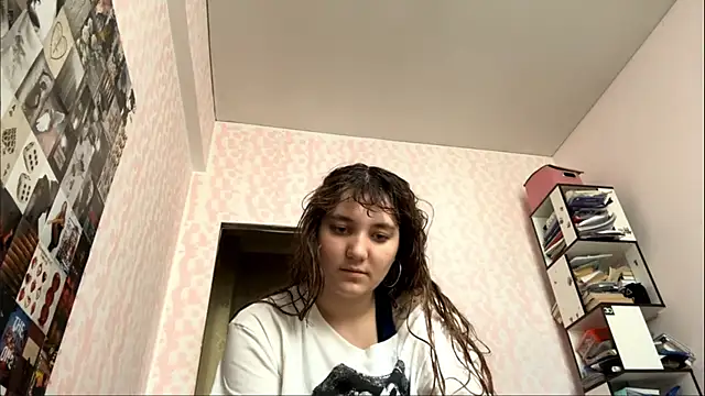 Snapshot of JanineThielman chatting on 07-17-26, 10:22 JanineThielman online show from 07-17-26, 10:22