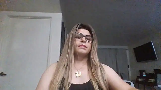 Snapshot of sammyus chatting on 05-24-26, 02:27 sammyus online show from 05-24-26, 02:27