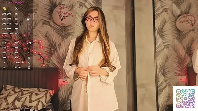 Snapshot of HinaVibe chatting on 05-10-26, 04:01 HinaVibe online show from 05-10-26, 04:01
