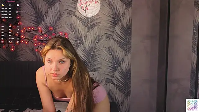 Snapshot of HinaVibe chatting on 05-27-26, 03:31 HinaVibe online show from 05-27-26, 03:31
