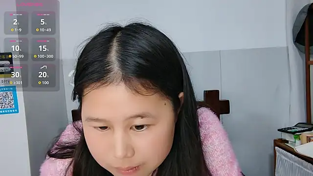 Snapshot of Hannah-33 chatting on 02-24-26, 10:24 Hannah-33 online show from 02-24-26, 10:24