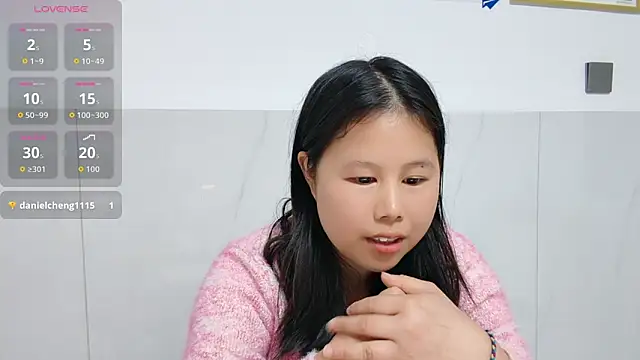 Snapshot of Hannah-33 chatting on 02-25-26, 10:03 Hannah-33 online show from 02-25-26, 10:03