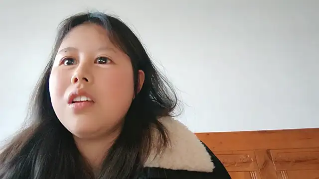 Snapshot of Hannah-33 chatting on 02-28-26, 07:42 Hannah-33 online show from 02-28-26, 07:42