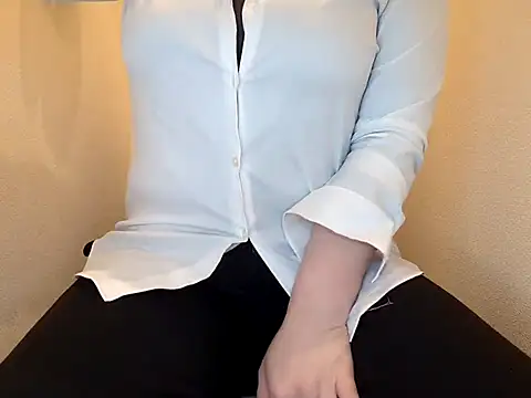 emi chan 7 online show from 04-30-26, 02:12