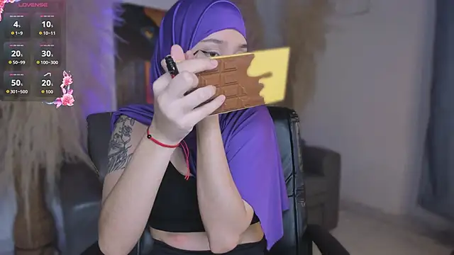 Snapshot of Amina_Hind chatting on 02-26-26, 02:05 Amina Hind online show from 02-26-26, 02:05