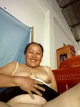 heesuu11 online show from 05-26-26, 08:43