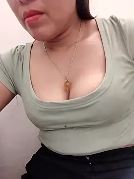 Snapshot of 01_ANNA_01 chatting on 04-15-26, 07:58 01 ANNA 01 online show from 04-15-26, 07:58