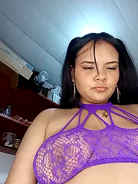 Snapshot of Emily_Rouse23 chatting on 04-22-26, 02:25 Emily Rouse23 online show from 04-22-26, 02:25