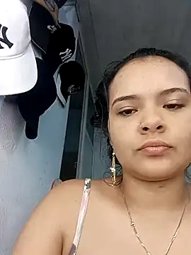 Snapshot of Emily_Rouse23 chatting on 04-25-26, 04:48 Emily Rouse23 online show from 04-25-26, 04:48