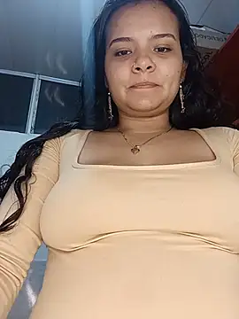 Snapshot of Emily_Rouse23 chatting on 05-21-26, 03:02 Emily Rouse23 online show from 05-21-26, 03:02