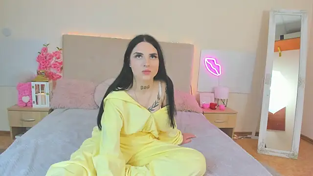 TiffanyHhot online show from 04-01-26, 01:41