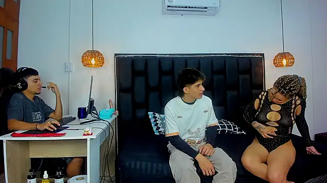 Snapshot of nobodyknows01 chatting on 02-27-26, 12:38 nobodyknows01 online show from 02-27-26, 12:38