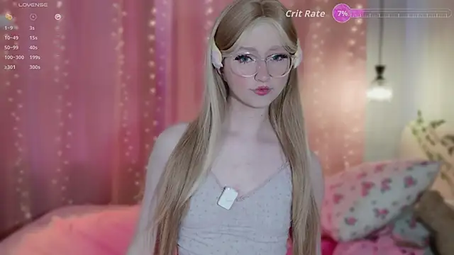 Snapshot of effy_dollie chatting on 04-14-26, 03:18 effy dollie online show from 04-14-26, 03:18