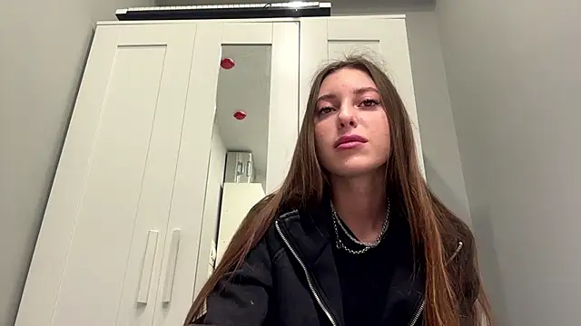 selena favn online show from 03-06-26, 02:19