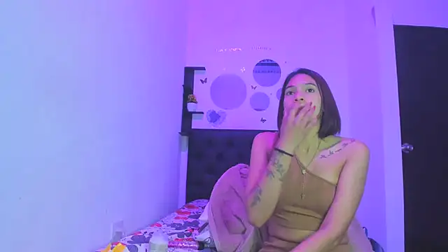 sapphire brown20 online show from 05-07-26, 12:38